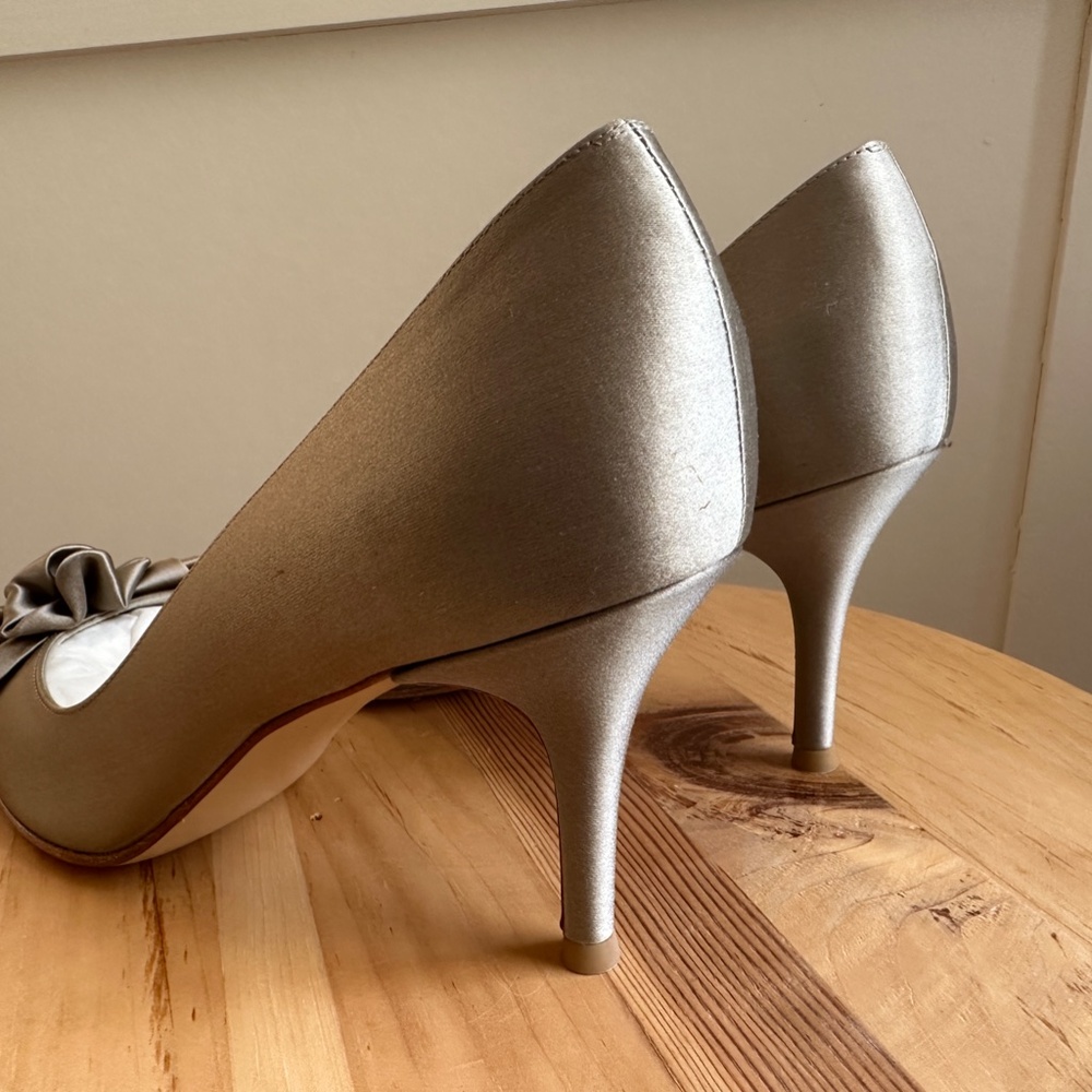 NIB Stuart Weitzman Tan Satin Roses Open Toe US 1… - image 5